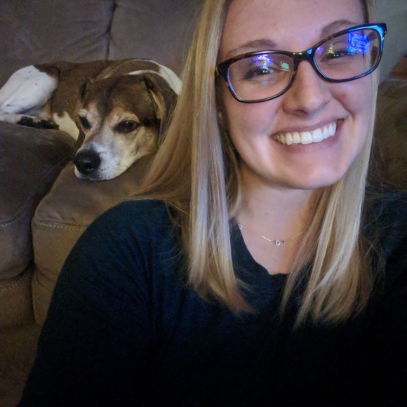 Meet your Posher, Caitlin - Picture 3 of 4